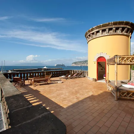 Marina Piccola 73 Bed and Breakfast 4*