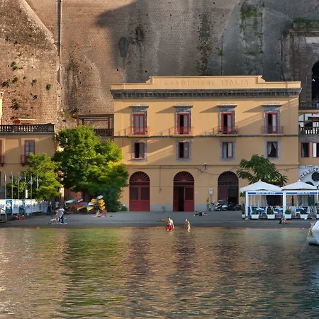 Marina Piccola 73 Oda ve Kahvaltı Sorrento