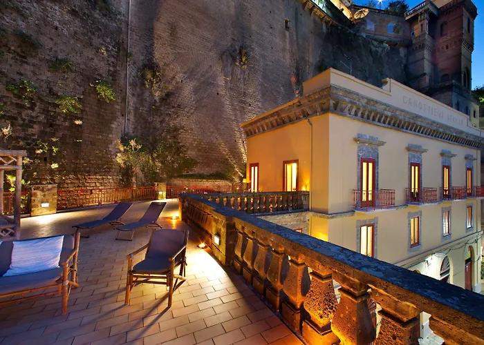 皮可拉73号码头酒店 4*