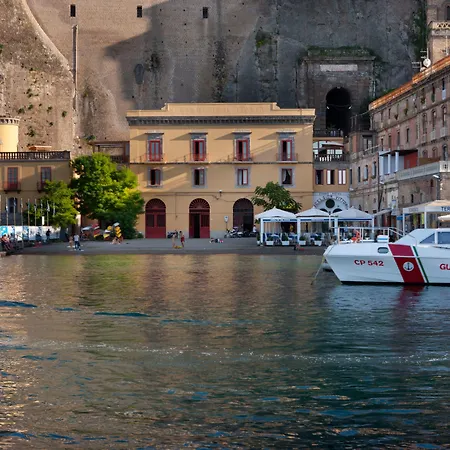 Alojamento de Acomodação e Pequeno-almoço Marina Piccola 73 4*